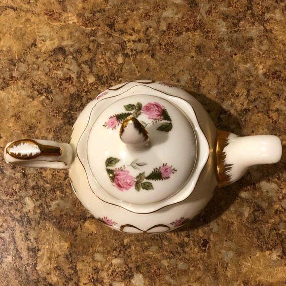 Victoria's Garden Mini Teapot, Pink Roses **Too Cute & Adorable** - Picture 7 of 7
